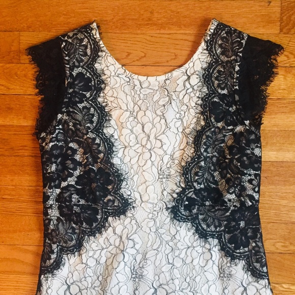 A Pea in the Pod Maternity Lace Dress 🎉HOST PICK 🎉❤️🍼👶🏼 - Picture 5 of 7